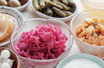 What are some health benefits of consuming probiotic foods?